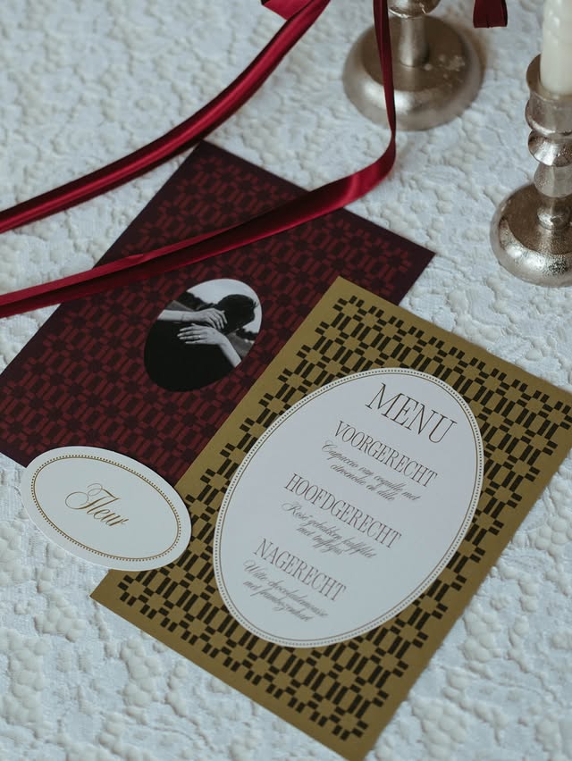 Fibre Stationery — goud geometrische menukaart met plaatskaartje
